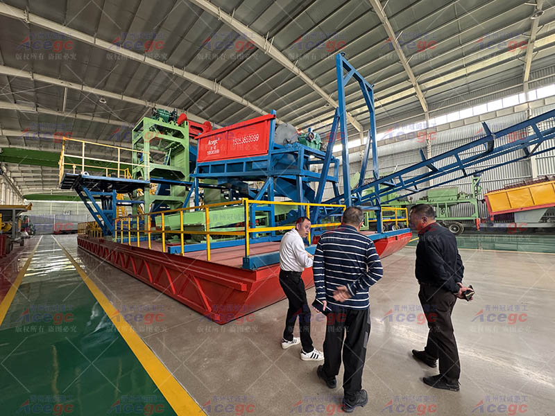 蒙古國客戶實地考察金礦提取設(shè)備生產(chǎn)線